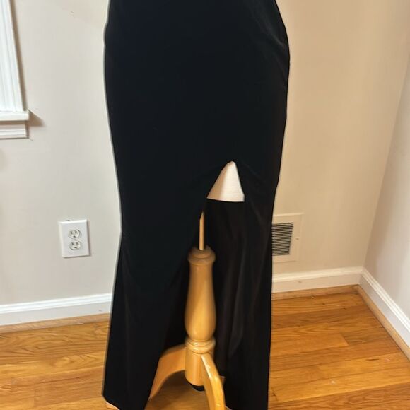 REVELRY Black Velvet Backless Gown 4 - Picture 4 of 7